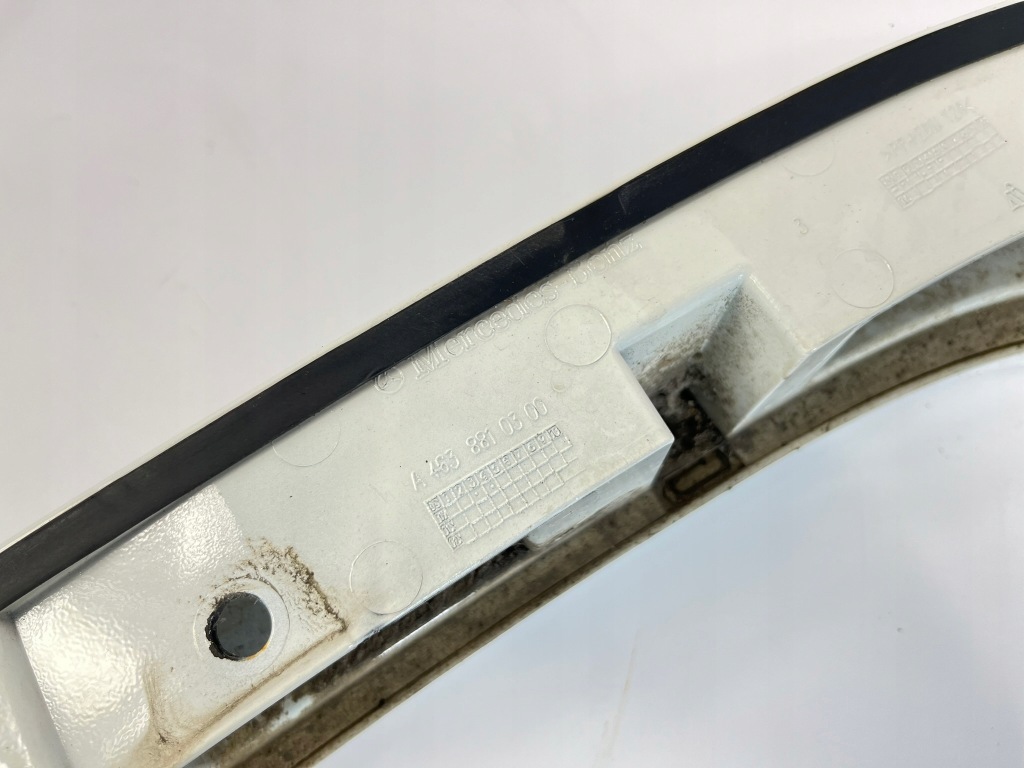 Молдинг крила ліва mercedes w463 2018r рестайлінг  amg g63 g-klasa 4638810300 Оригінал