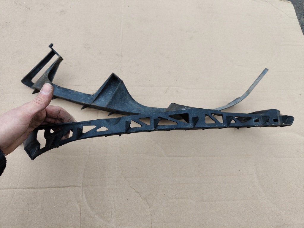 Направляющая бампера лампы перед mazda 6 vi 02-07r r l Цена