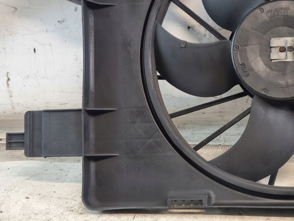 Вентилятор радиатора оригинальный номер 8200151464 renault megane 2 1.5 dci 60kw 03r Недорого