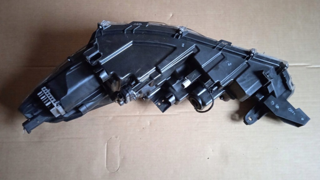 фото №7, Фара лампа правый перед toyota corolla cross 22-