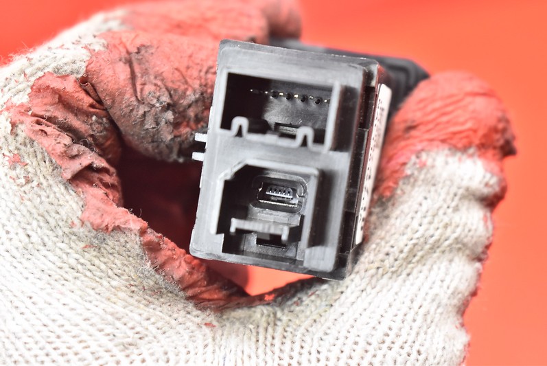 фото №8, Роз'єм port з'єднувач usb aux 20874710 opel mokka a 12-16