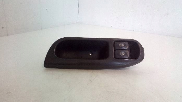 фото №8, Панель скло лівий перед renault scenic i 7700431172