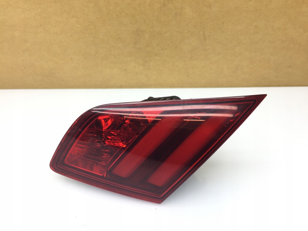 фото №1, Peugeot 308 t9 ii hb лампа крышки правый задняя