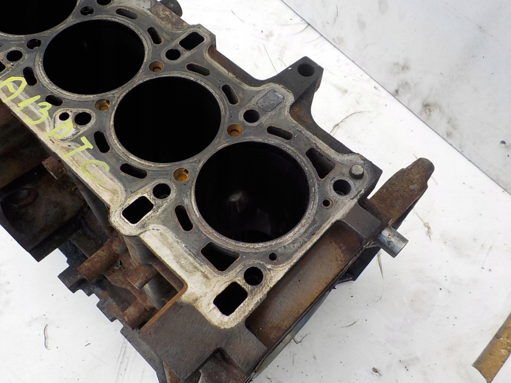 Opel corsa d meriva b 1.3 cdti a13dtc блок низ  двигуна Доставка