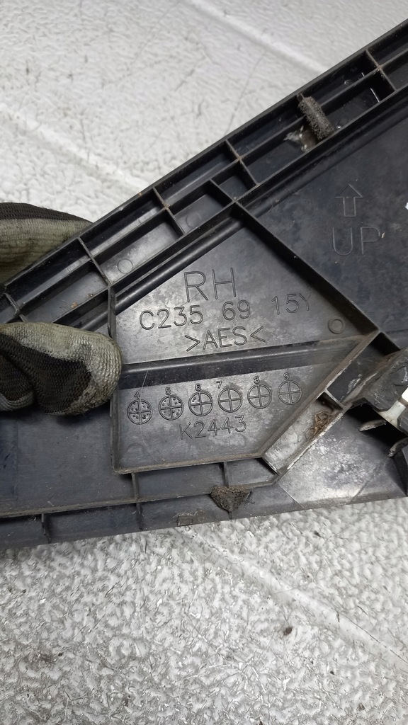 фото №3, Заглушка бампера правая перед mazda 5 06r