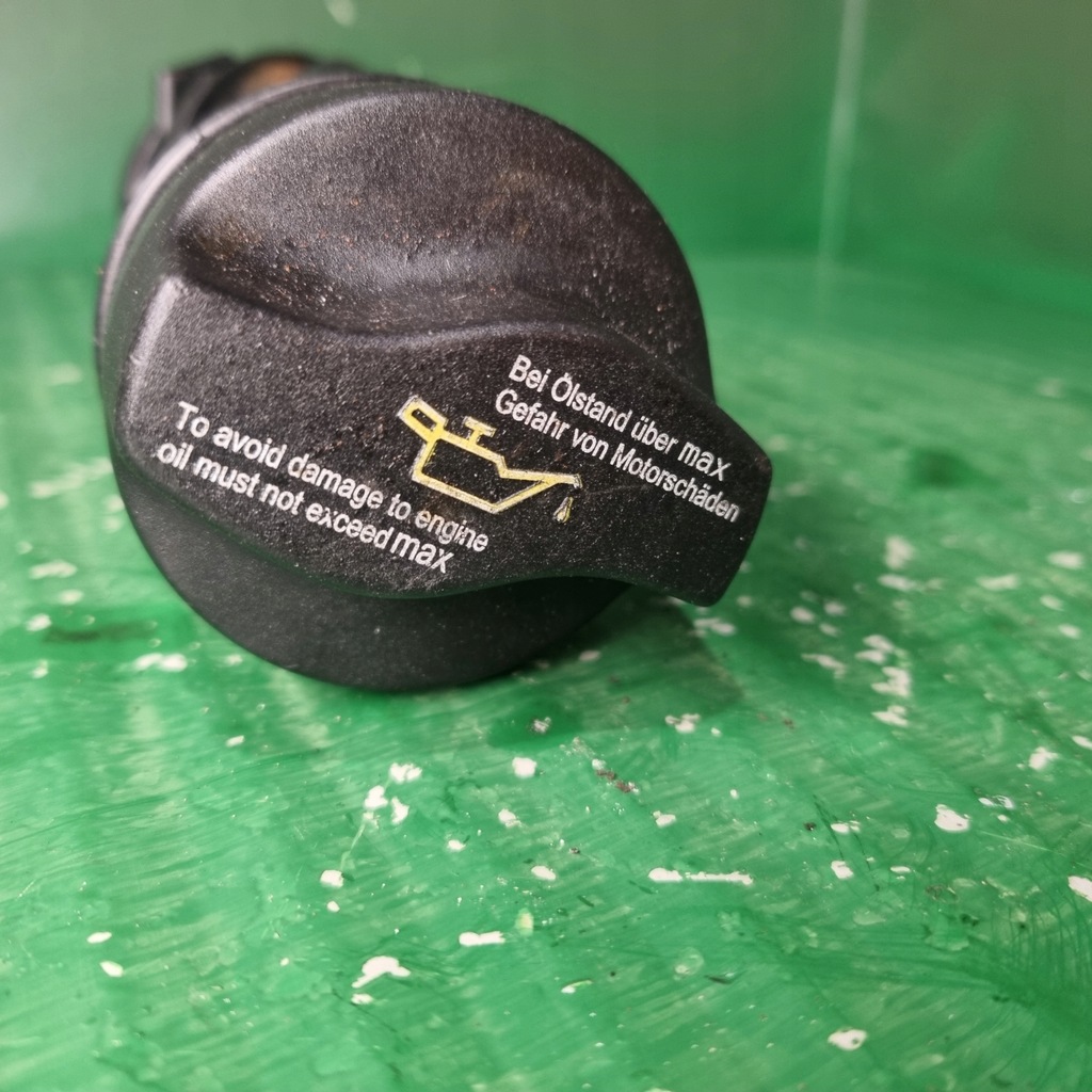 фото №6, Заливна горловина оливи труба + кришка mercedes om642 3.0 cdi a6420160020