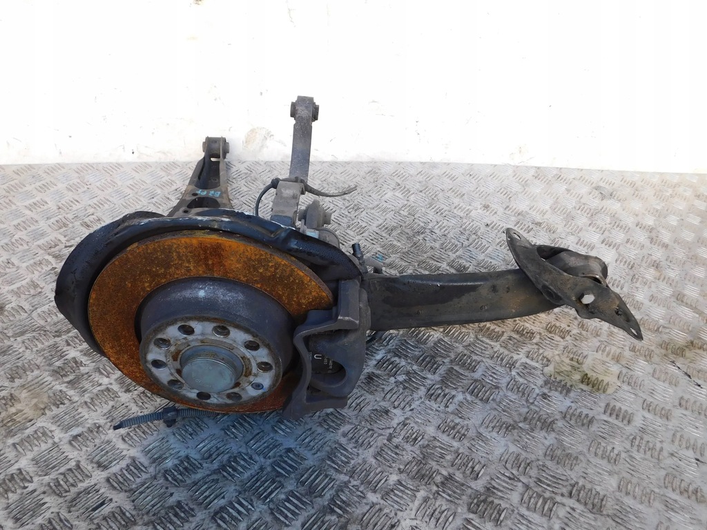 фото №1, Поворотный кулак рычаг задняя правая vw passat b7