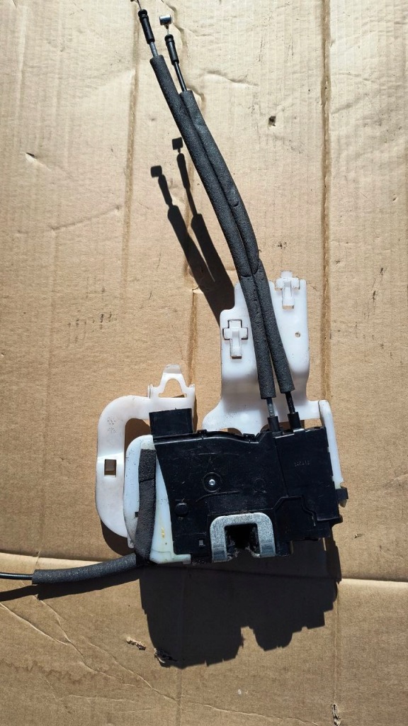 фото №1, Hyundai ix35 i замок дверь перед левый 6 pin eu 81310-2y000