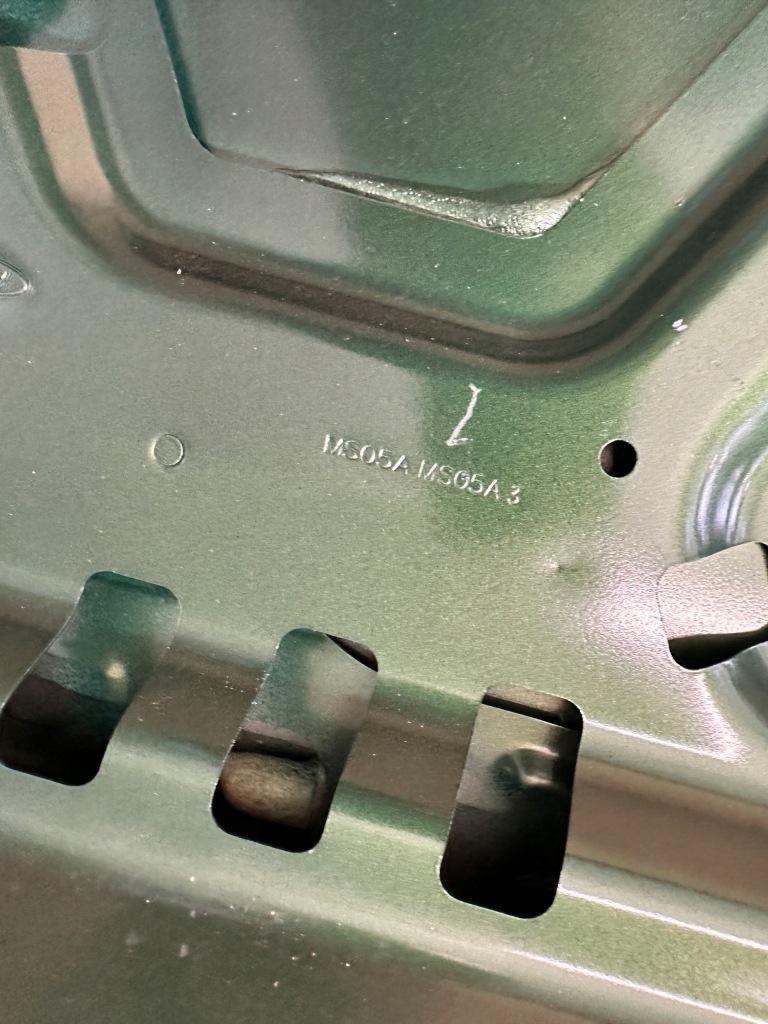 Купити Ford bronco 21r- капот гарний стан