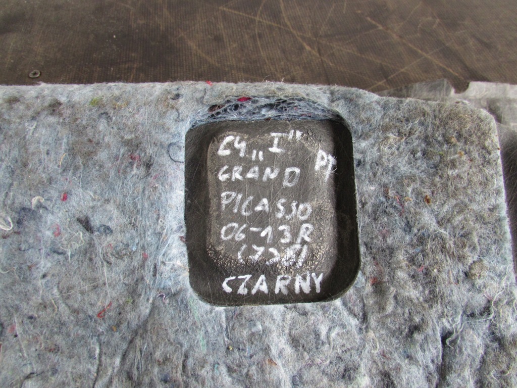 фото №8, Обшивка підлога правий задня citroen c4 grand picasso 06-13 r.