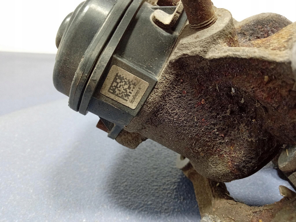 Bmw 5 f10 f11 суппорт тормозной электрический правый задний  задний скоба 9390b Киев