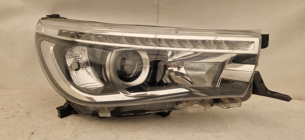 фото №1, Toyota hilux viii 8 full led лампа передня права