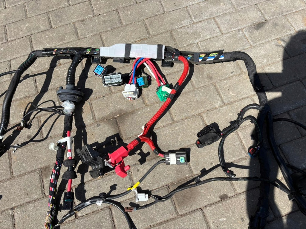 Tesla model y электропроводка отсек перед eu. 2024r. 1616692-52-f с Разборки