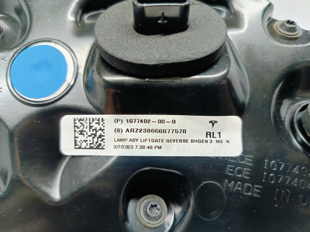 Tesla model 3 3 m3 17- фара крышки багажника правая  задний led 1077402-00-g Киев