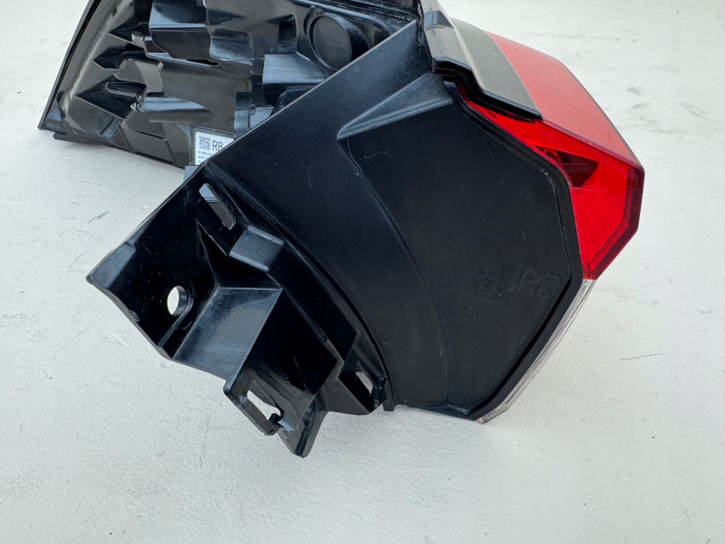 фото №11, Toyota rav4 v 5 19r- лампа w крыло правый задняя 81550-42230