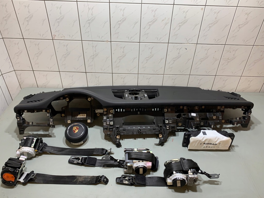 фото №1, Консоль приборная панель оригинал porsche macan 95b czarna комплект оригинал