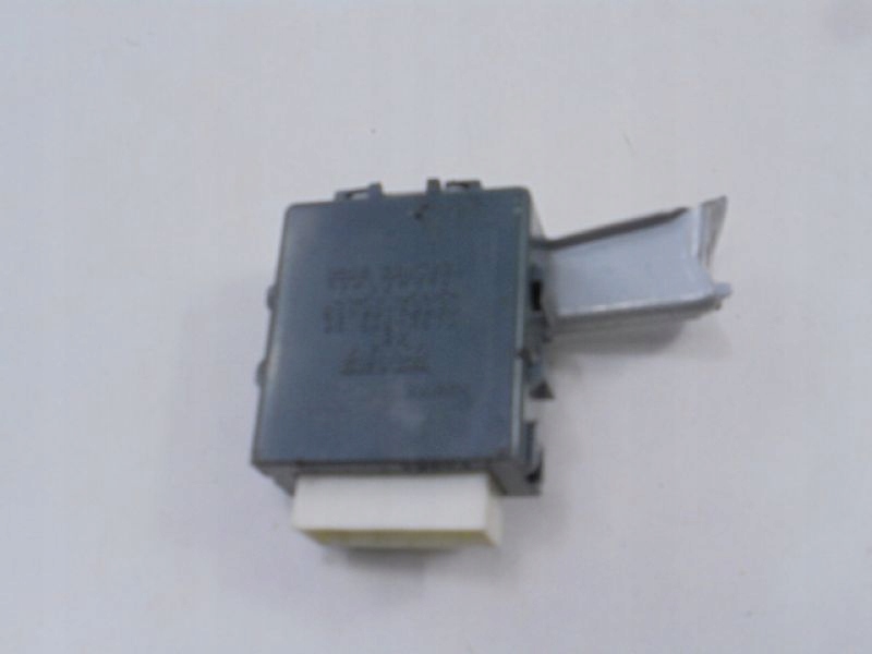 фото №8, Toyota yaris i модуль центрального замка 85980-52031