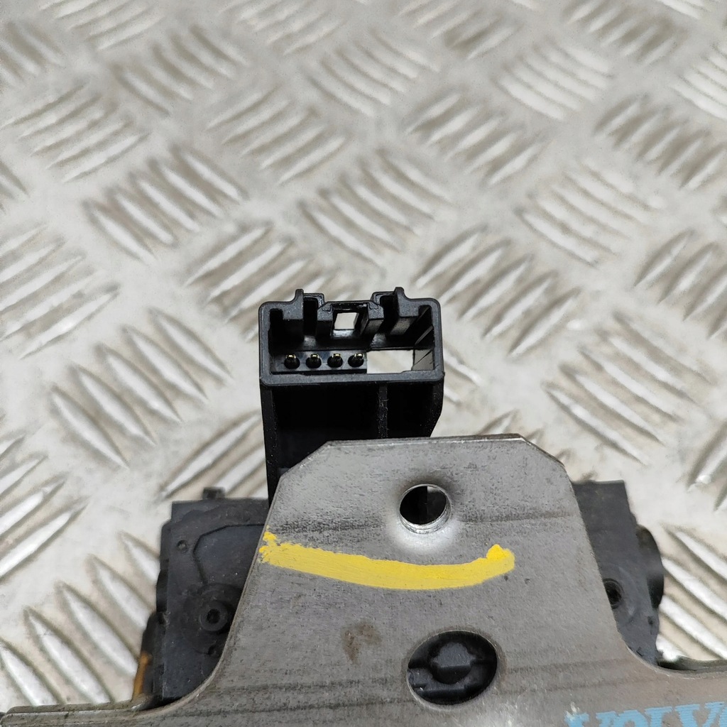 фото №7, Volvo v50 2010 замок крышки задний / багажника