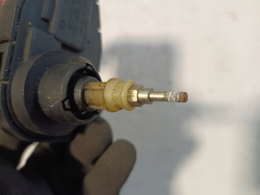 фото №7, Opel vectra a моторчик регулювання лампи 132008309