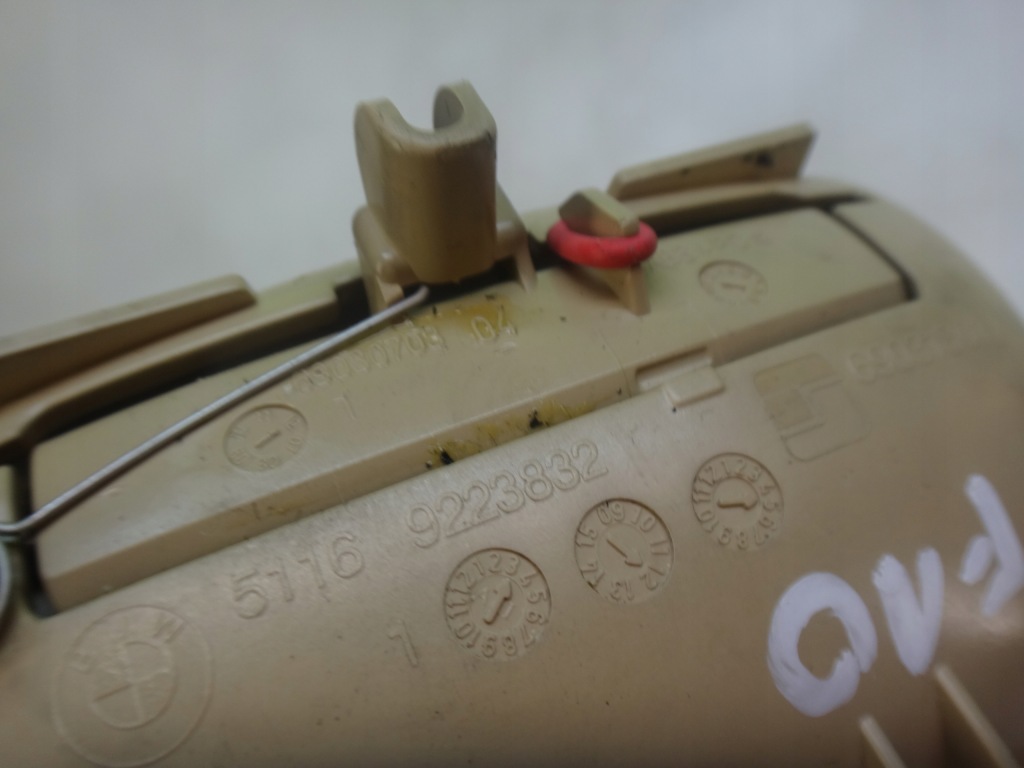 Ручка бардачка кнопка bmw f10 f11 beż Доставка