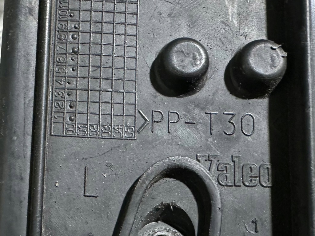 Opel corsa c вкладыш лампы левый задний  штекер valeo Недорого