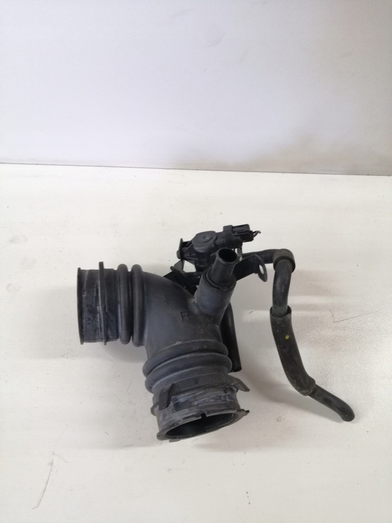 Купить Труба резиновый элемент впуска пабтрубок  воздуха yaris ii 1,33 b