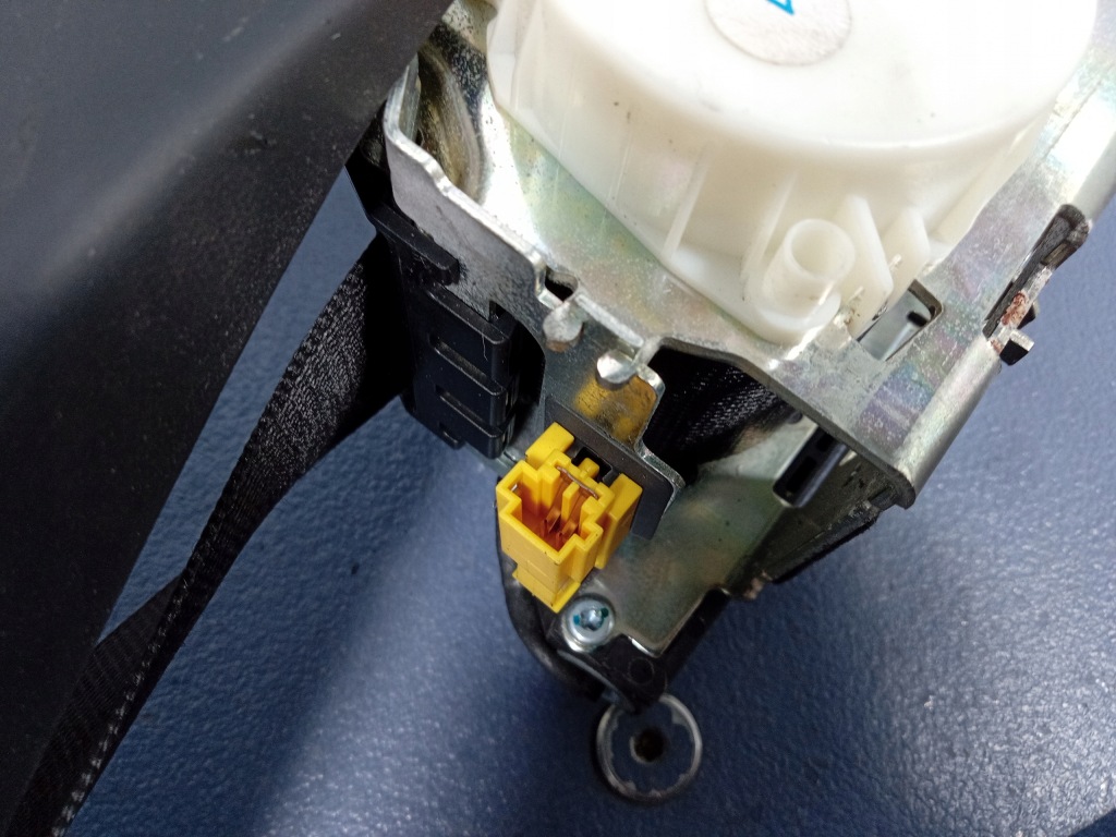 Cl w216 ремень безопасности задний  правый a2168601085 Доставка