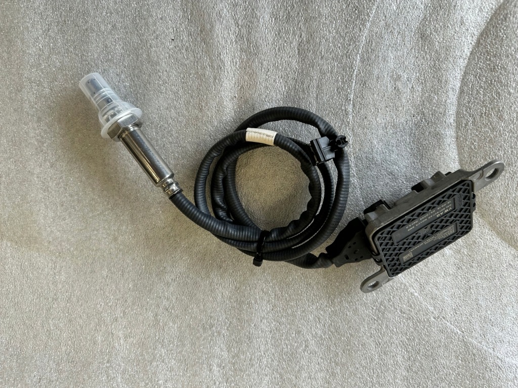 Купити Датчик лямбда-зонд vw 04l907807ad....