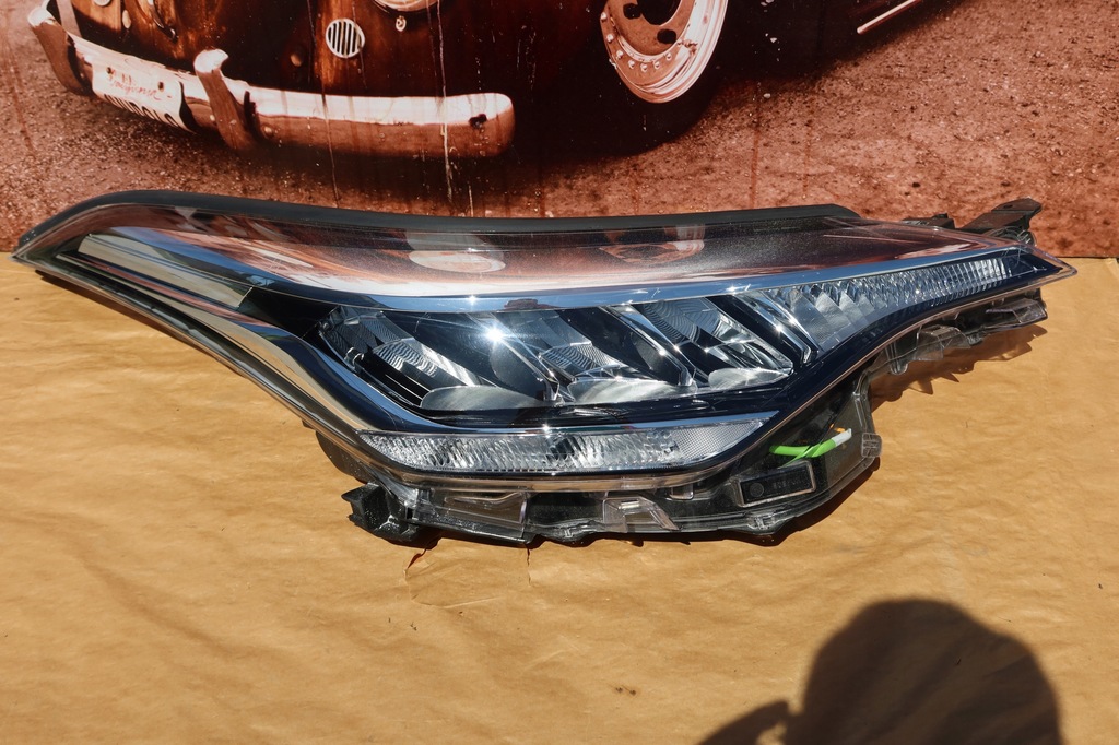 фото №1, Toyota chr права full led lift 8110f418000 lampaa