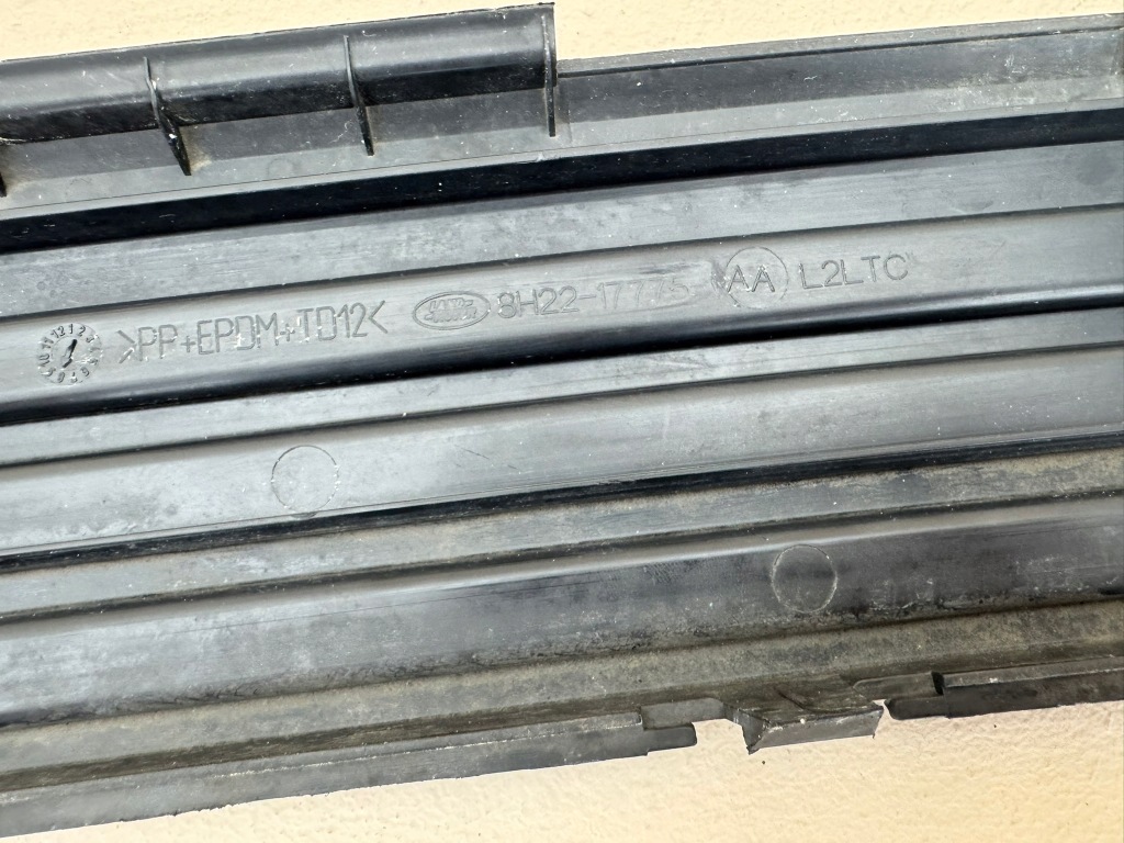 фото №16, Land rover discovery 3 iii молдинг накладка бампера задняя задняя 8h22-17775-aa