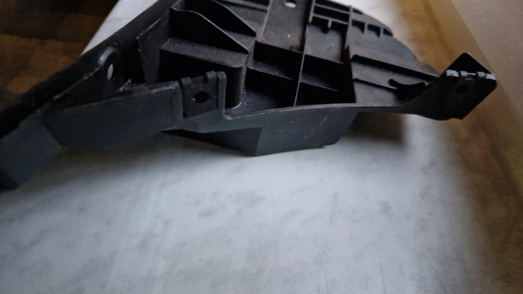 Volvo s80,v70 15r напрямна кронштейн бампер передній права сторона новий orgin в Україні