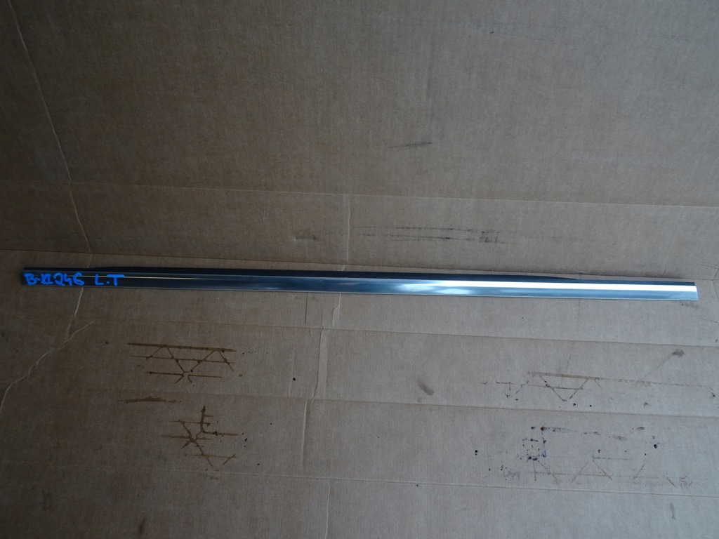 фото №1, Mercedes b-klasa w246 молдинг задняя левая уплотнитель