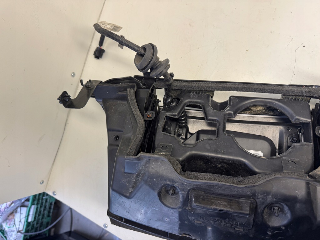 фото №11, Nissan leaf i крышка багажника порт зарядки камера