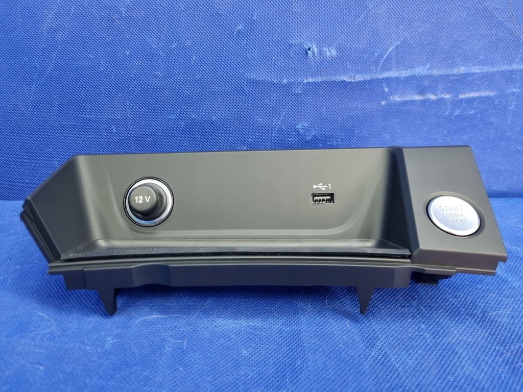 фото №1, Audi a4 b9 защита заглушка разъём прикуривателя usb оригинал 8w2864131b