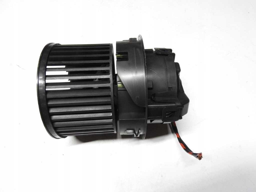 фото №7, Peugeot 208 i 12-18 1.4 ehdi повітродувка вентилятор nn108411u