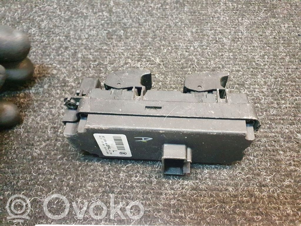 фото №6, Mazda 3 i 2006 кнопки окон