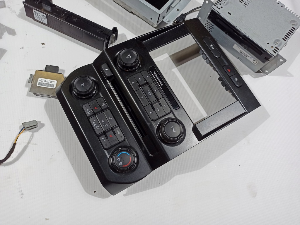 фото №16, Радіо дисплей навігація панель sync-2 ford f150 2015-