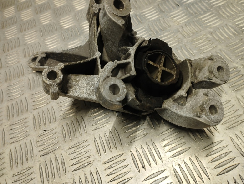 Купити Mini r55 r56 r57 кронштейн коробки подушка 6772031 6779806