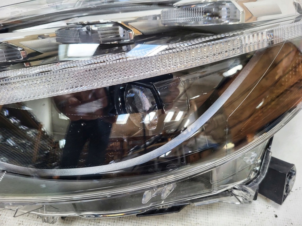 фото №5, Toyota corolla cross full led правая + левая f.v.a.t