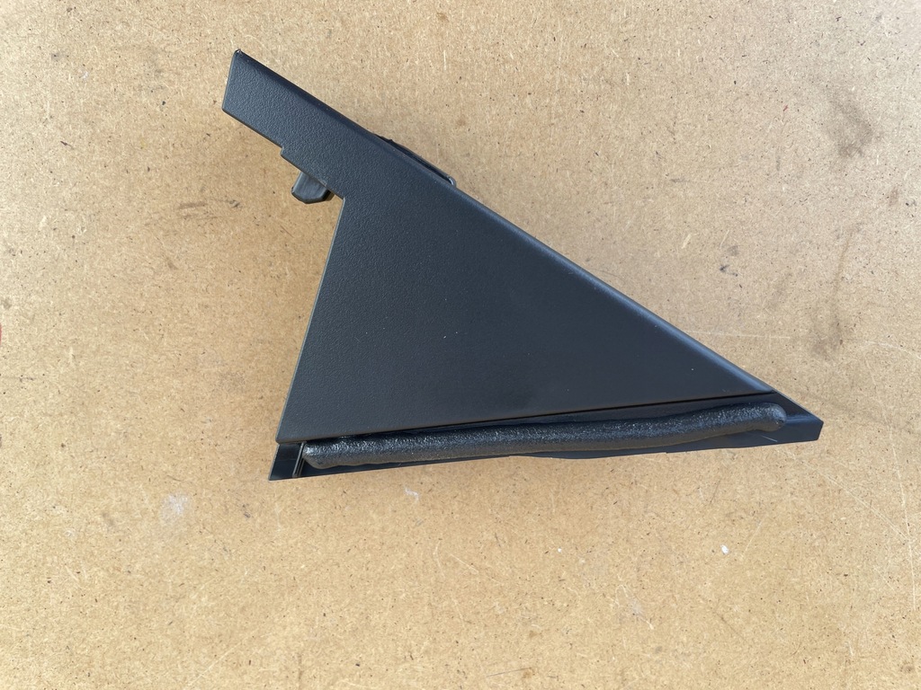 фото №1, Ford puma mk2 2021 трикутник заглушка двері задня ліва