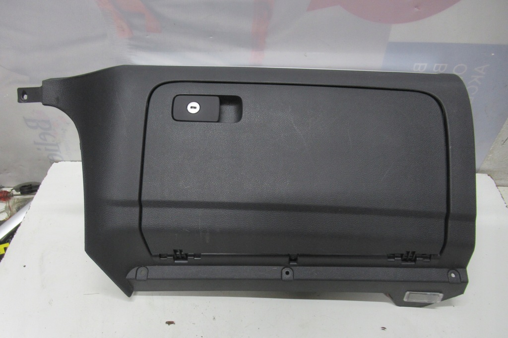 фото №1, Golf v 08r бардачок пассажира 1k1857289a