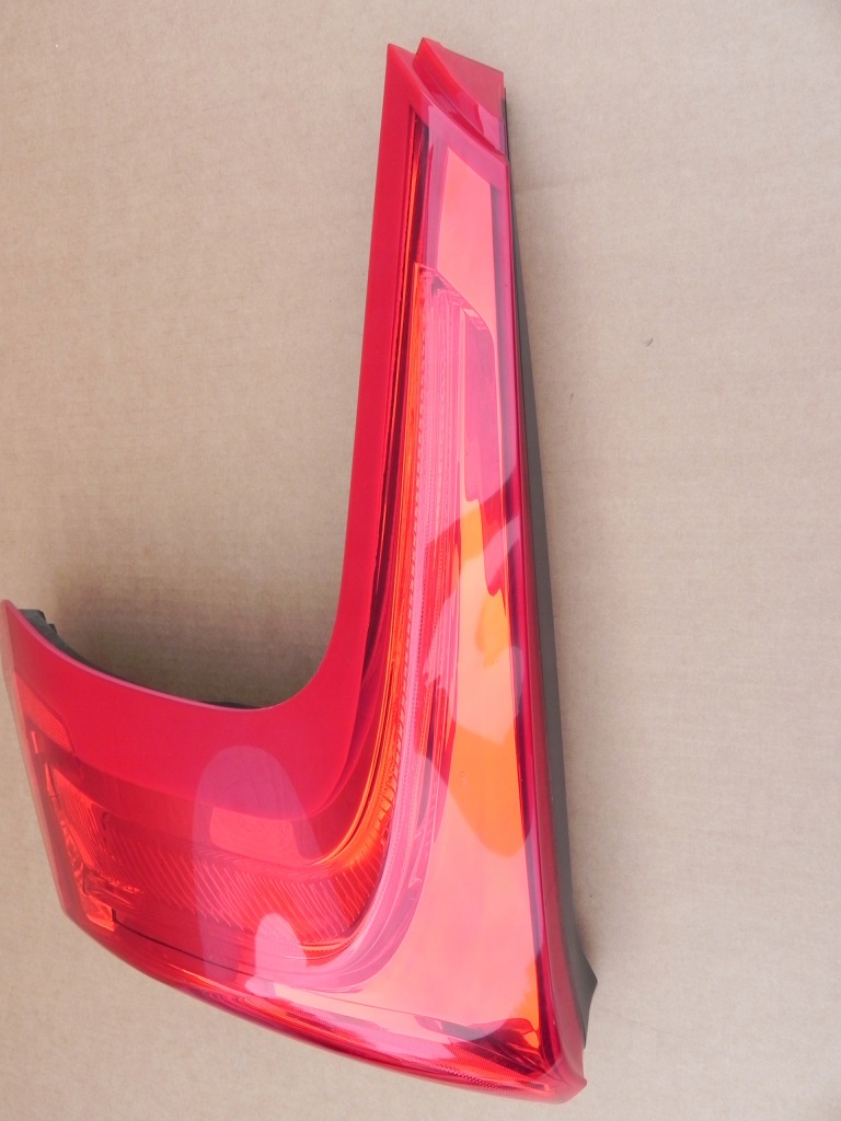 Volvo v40 2 cc 2 12- рестайлінг  фара правий задній led ідеальне в Україні