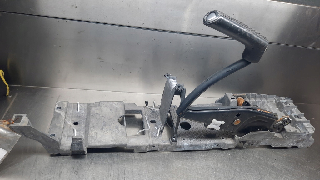 фото №7, Важіль основа гальма ручного volvo v50 8648590