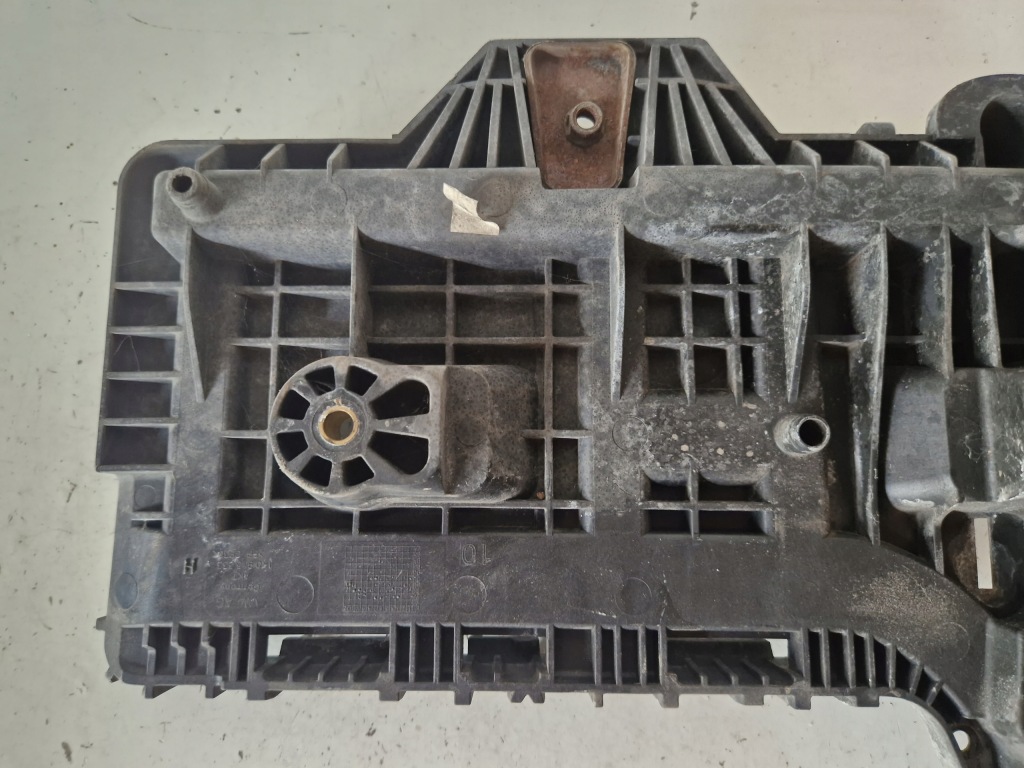 Основание корпус аккумулятор skoda octavia 2 рестайлинг  1.6 tdi Киев