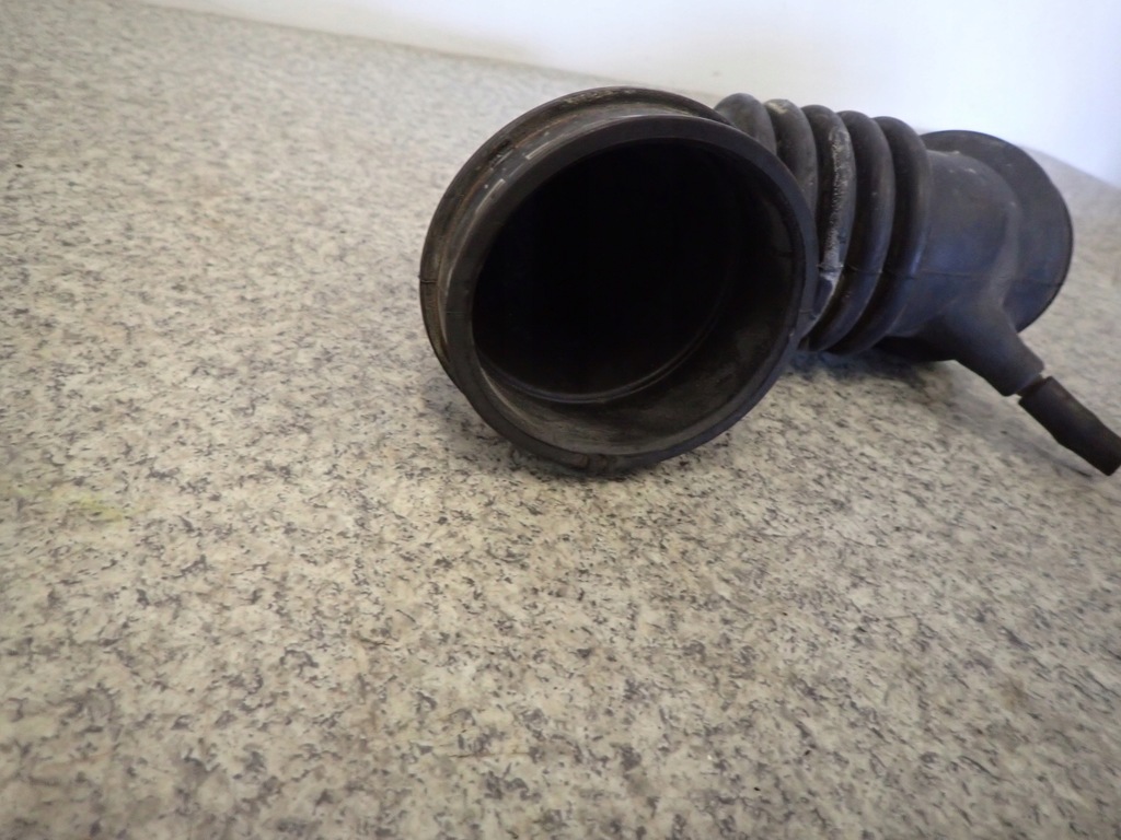 фото №6, Mitsubishi lancer vii 1.6 i 04- труба воздуха