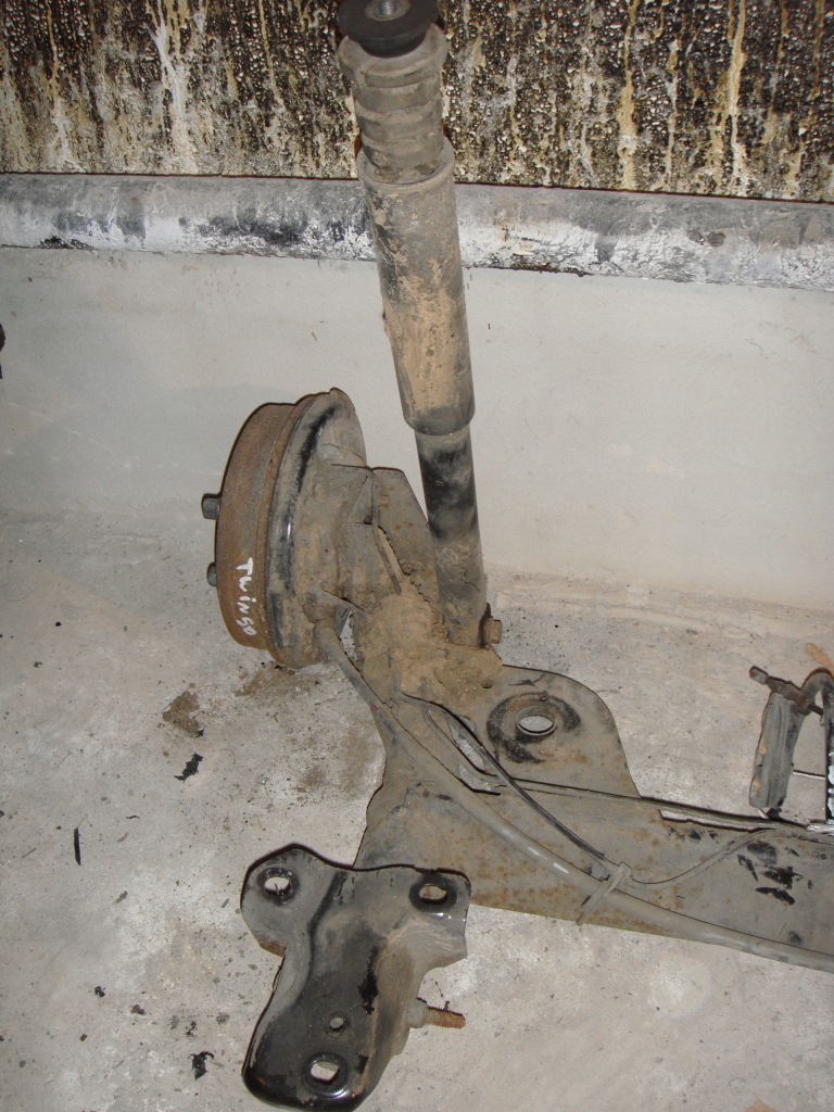 фото №3, Eu балка zawieszemia задняя renault twingo ii kpl тормозные барабаны amorki пружины