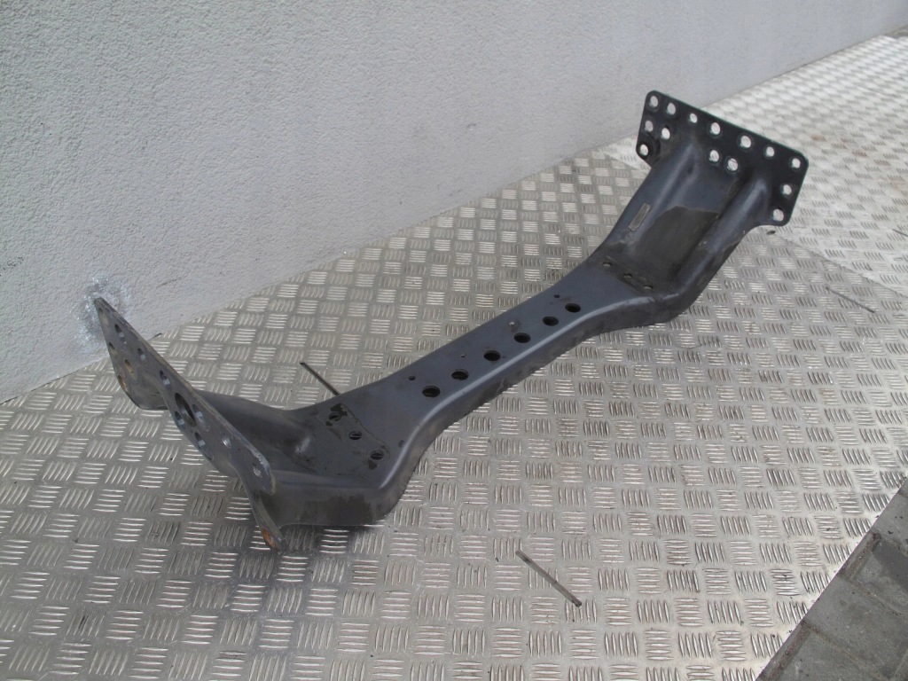 Балка поперечна під  двигун scania r s Оригінал