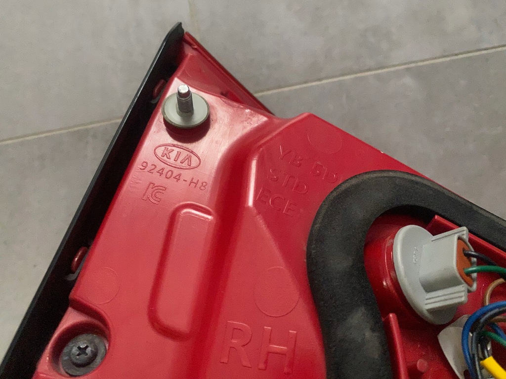 фото №10, Лампа задняя правая крышка багажника 92404-h8 kia rio v iv 17r
