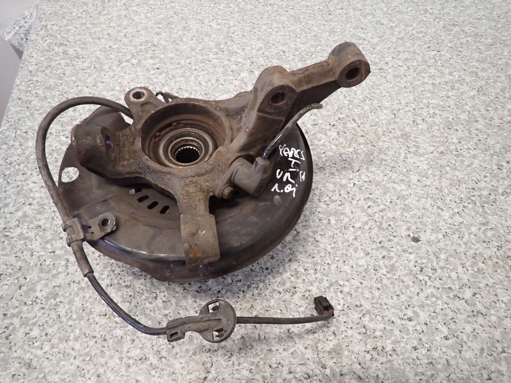 фото №4, Toyota yaris i поворотный кулак передняя правая