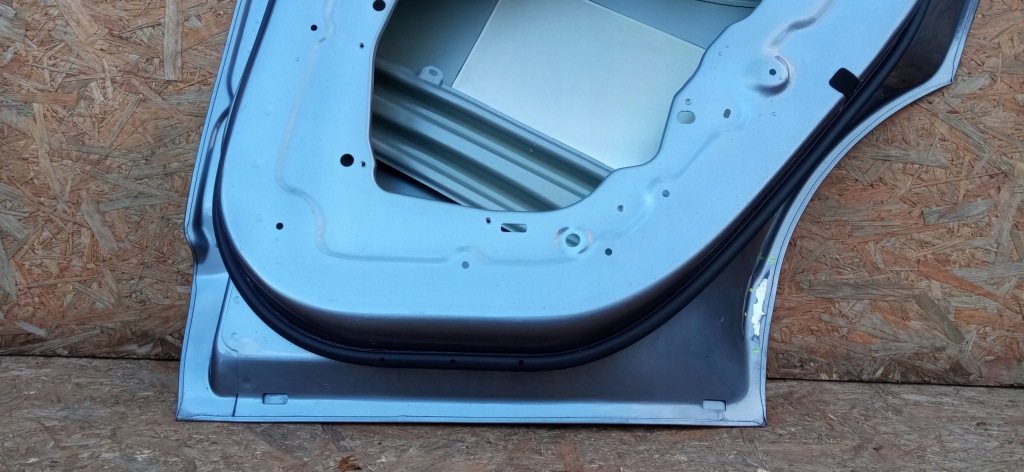 Tesla model y my 20- дверь правый  задняя правое  задняя 1493598-00-b Оригинал